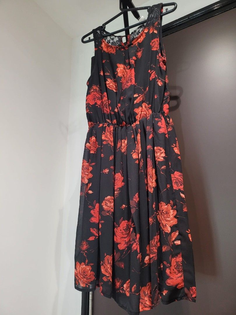 H&m black and hotsell red floral dress