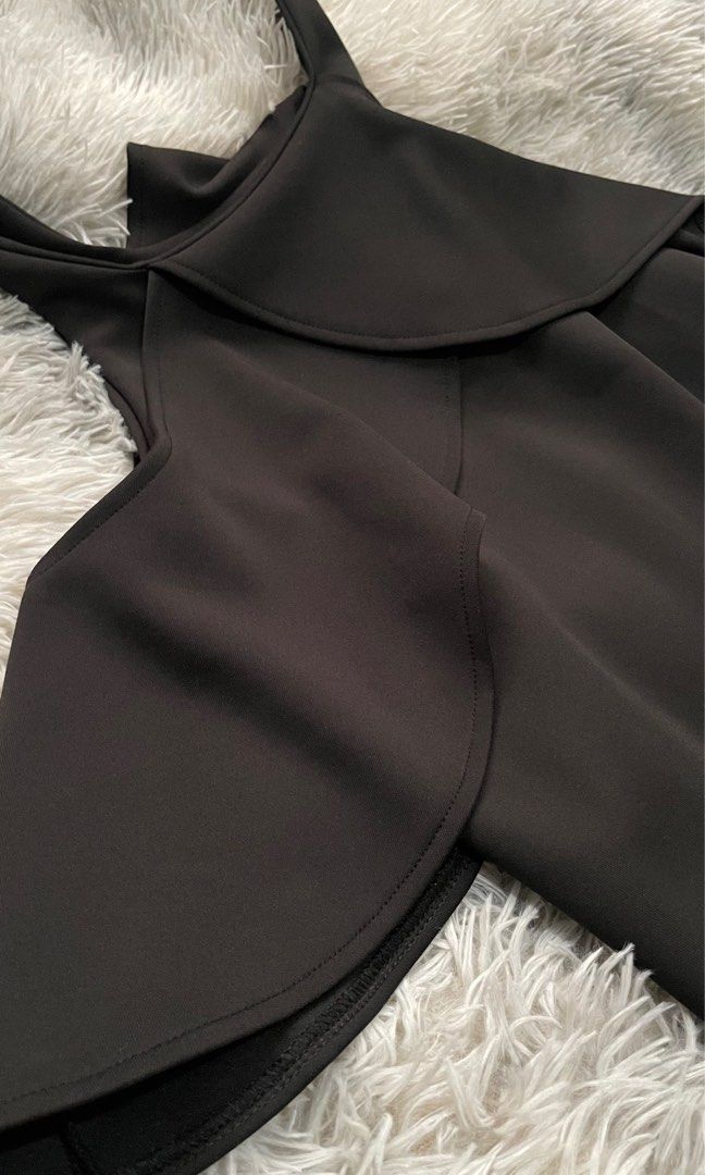 Semi formal dress Black (Category: Dresses) located in Pasig City. Submitted by aiyee18 (Listing ID 1226689360, Image 3). Description: Medium-Large See last picture when worn .