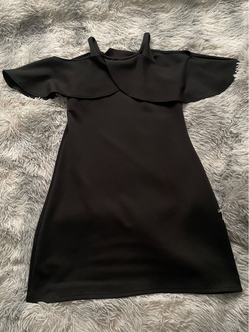Semi formal dress Black (Category: Dresses) located in Pasig City. Submitted by aiyee18 (Listing ID 1226689360, Image 1). Description: Medium-Large See last picture when worn .