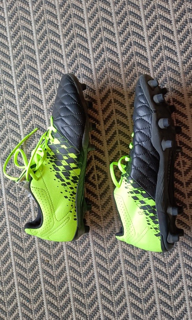 r9 soccer boots