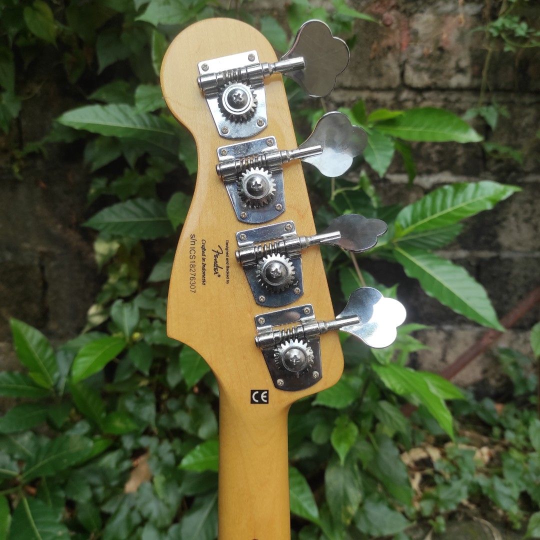 Squier Vintage Modified Precision Bass, Hobbies & Toys, Music & Media ...