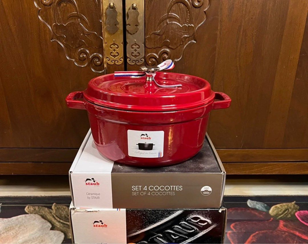 Staub 24cm pot, Furniture & Home Living, Kitchenware & Tableware