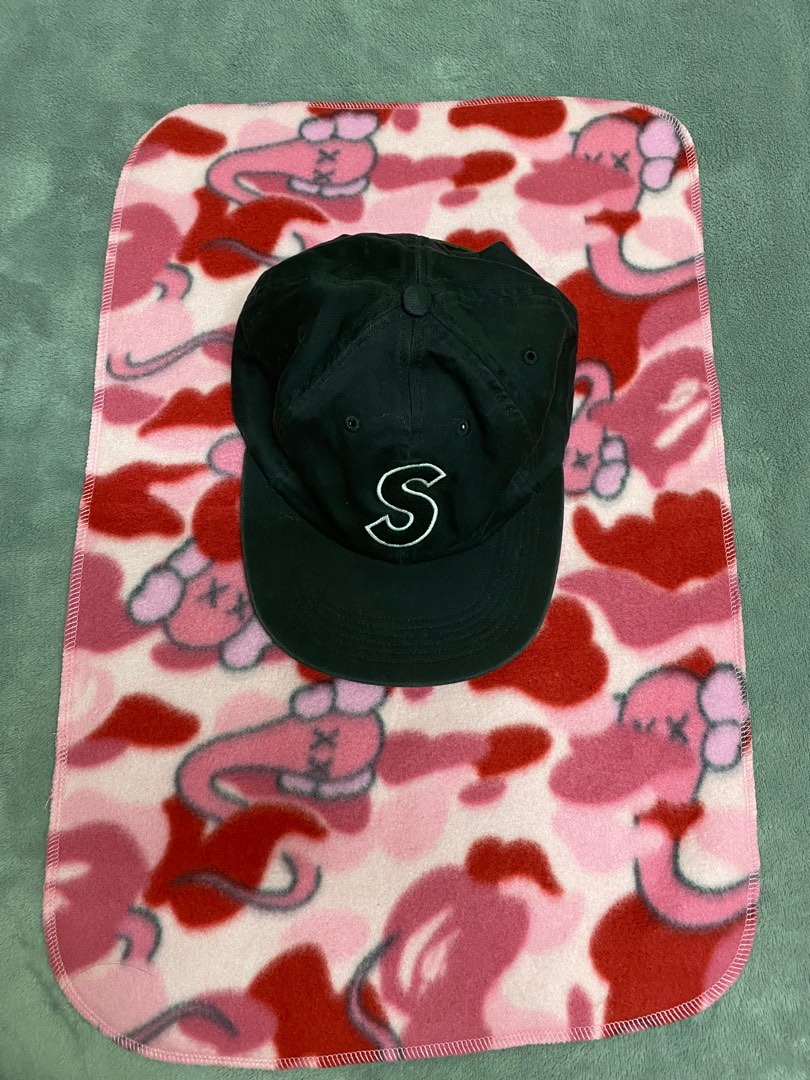 Black supreme hat red logo discount