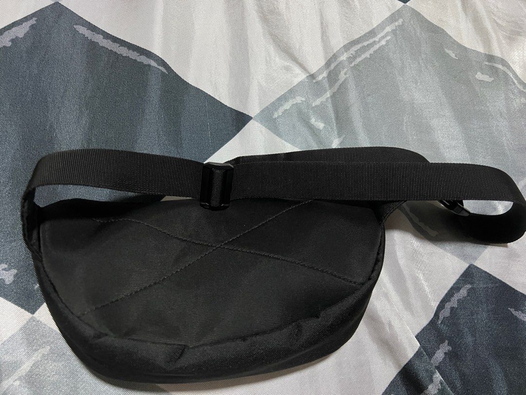 Under Armour Waist Bag (black), Men's Fashion, Bags, Sling Bags on
