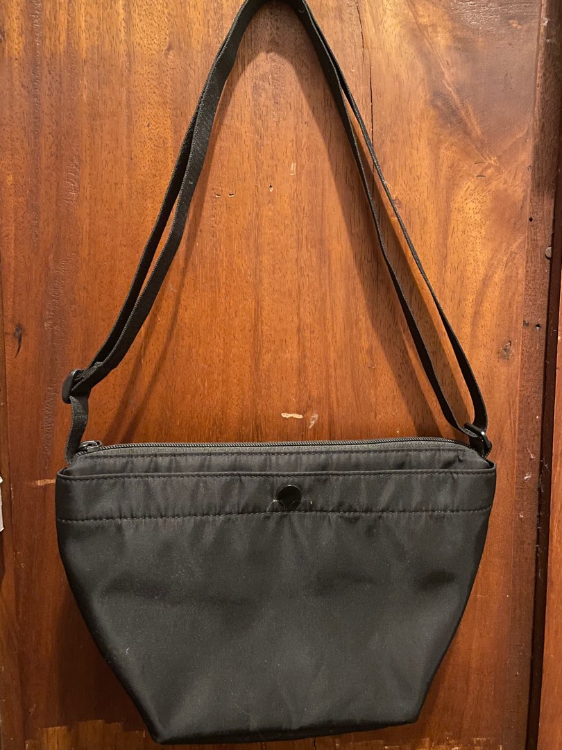 Uniqlo Bag Womens Fashion Bags And Wallets Cross Body Bags On Carousell 9381