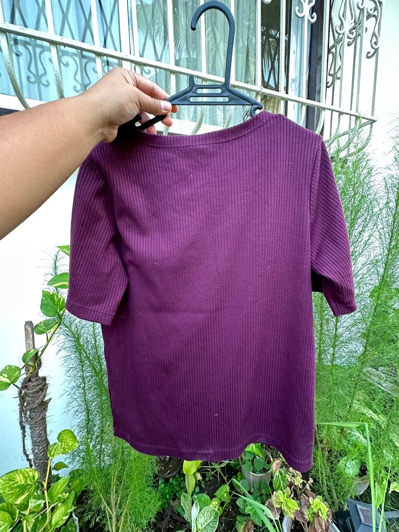 Uniqlo Shirt XL (Category: Blouses) located in Manila. Submitted by hedaheda (Listing ID 1226781580, Image 2). Description: Uniqlo XL Rfs: decluttering Can do shipping every weekends.