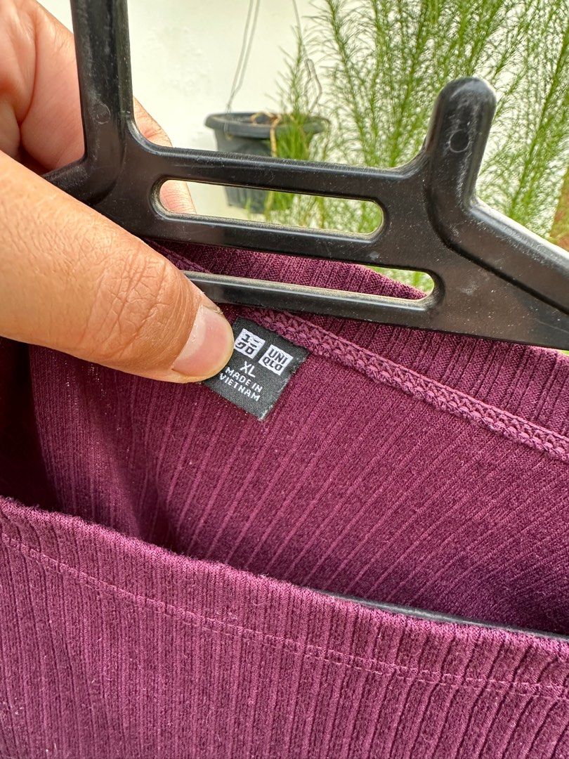 Uniqlo Shirt XL (Category: Blouses) located in Manila. Submitted by hedaheda (Listing ID 1226781580, Image 3). Description: Uniqlo XL Rfs: decluttering Can do shipping every weekends.