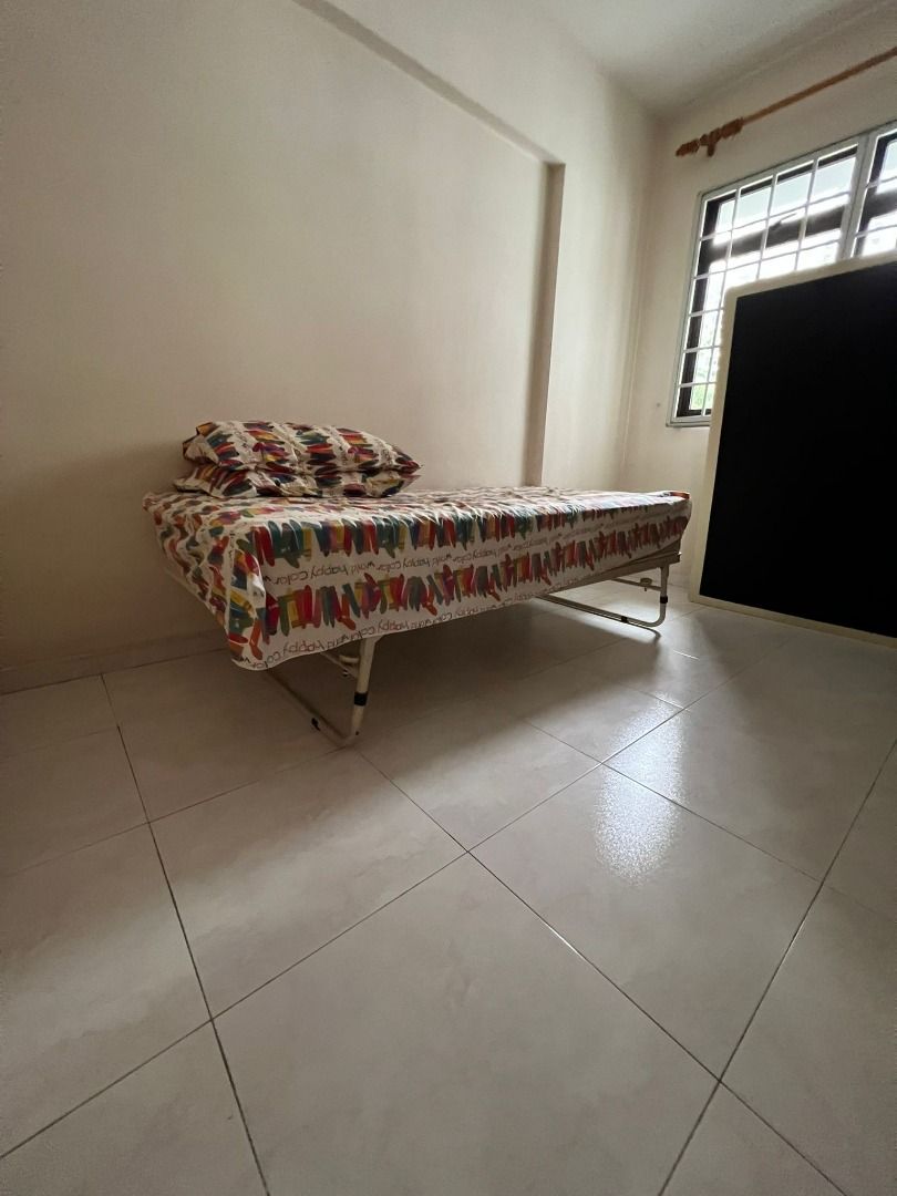 Used Single bed and bedframe to be given away for free in Tiong Bahru