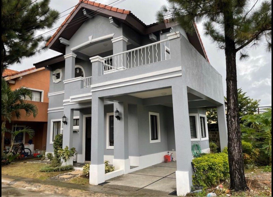 Valenza Crown Asia in front of Nuvali Ayala Malls Fully Furnished House