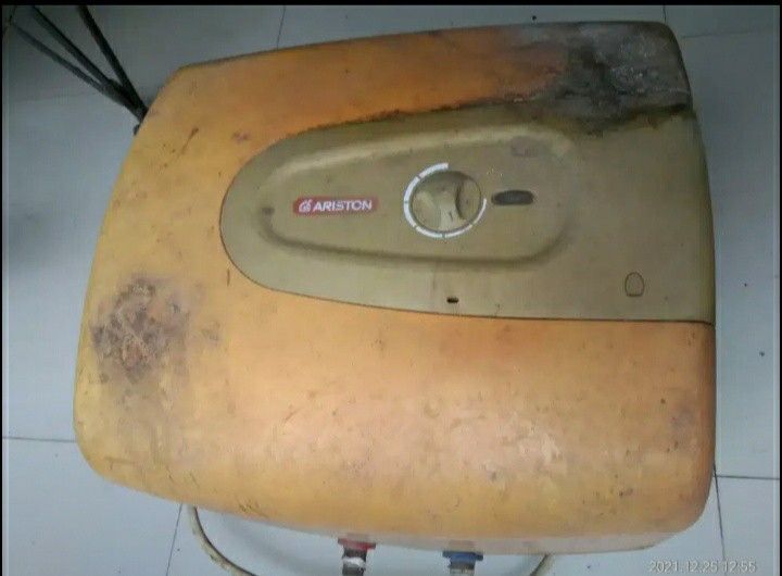 Water heater ARISTON bekas on Carousell