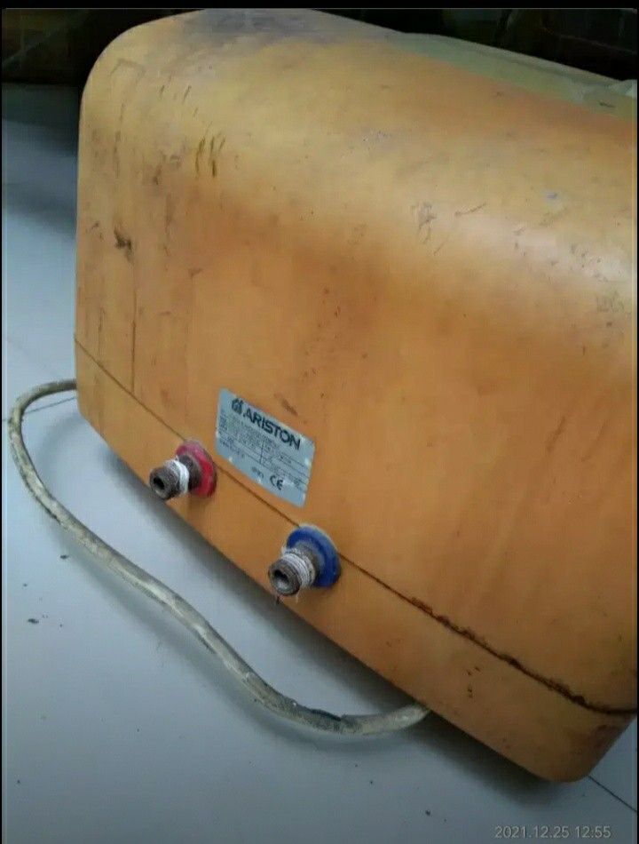 Water heater ARISTON bekas on Carousell