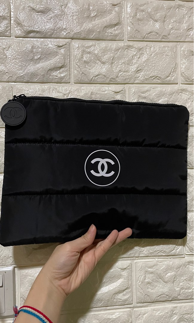 Black chanel makeup bag discount