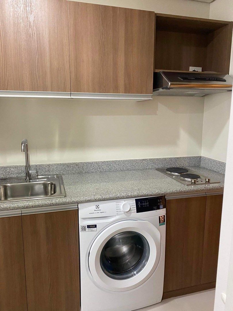 3Torre Lorenzo Studio Unit (Category: Apartments & Condos) located in Makati City. Submitted by future.fits (Listing ID 1049185799, Image 2). Description: UNIT 2118, facing Makati, 21 sqm - Located at P. Ocampo St. Beside De La Salle College of St. Benilde School of Design & Arts, across St. Scholastica's College Manila, and near De La Salle University Manila; ~2KM to Makati Inclusions: - Range Hood - Double deck bed - Washing machine - Ref - Toa