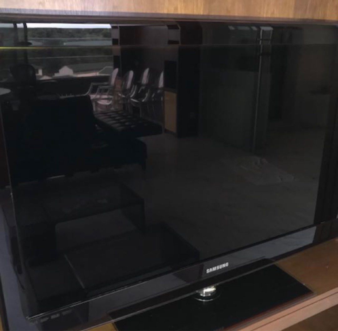 40” LED Samsung Tv, TV & Home Appliances, TV & Entertainment, TV on Carousell