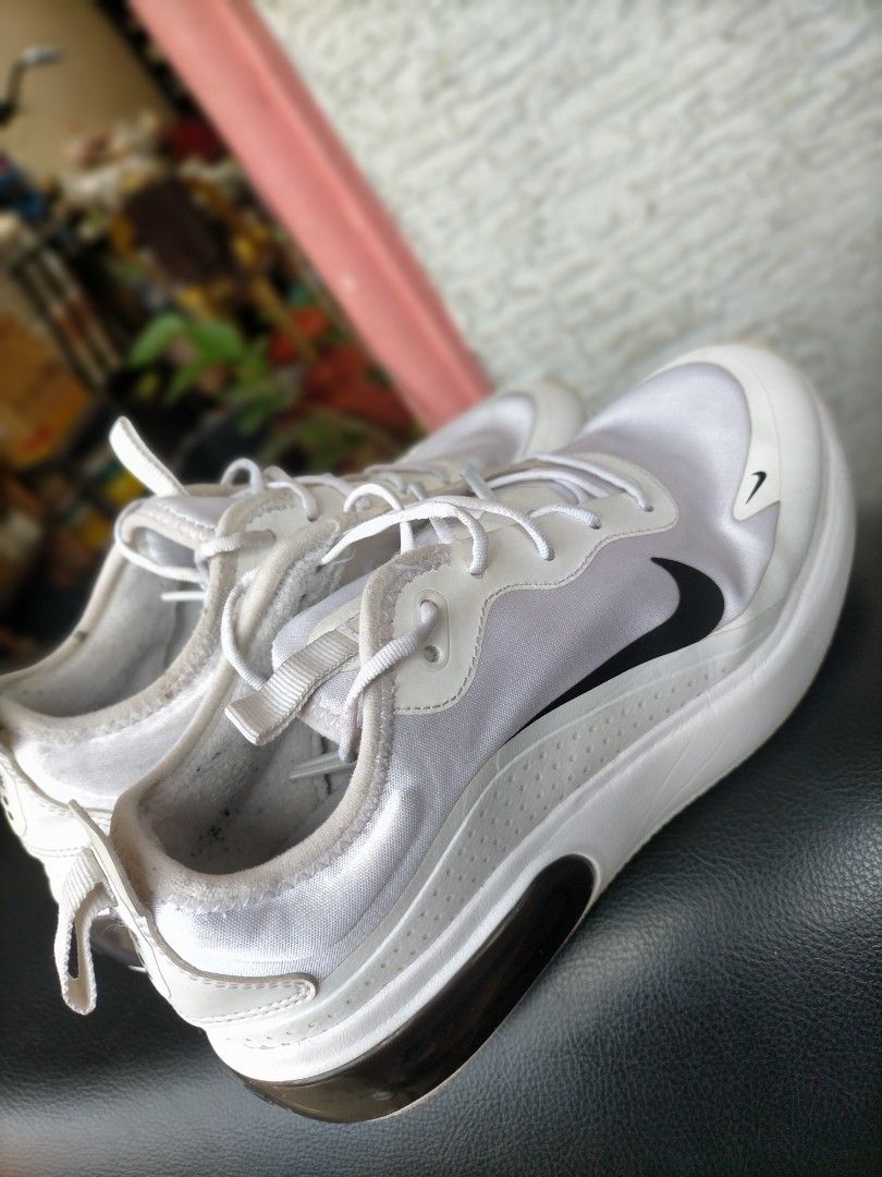 white nike airmax women