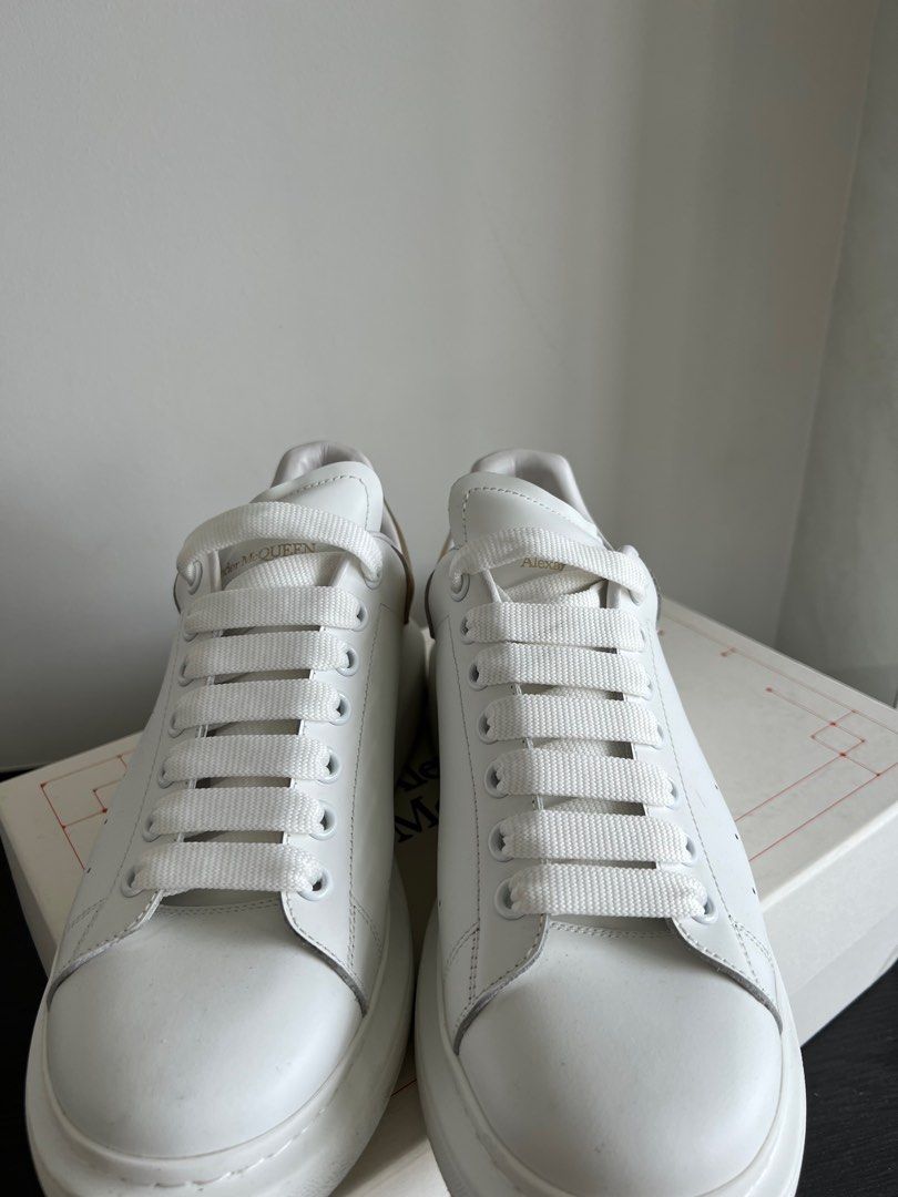 Alexander mcqueen 2024 sneakers white gold
