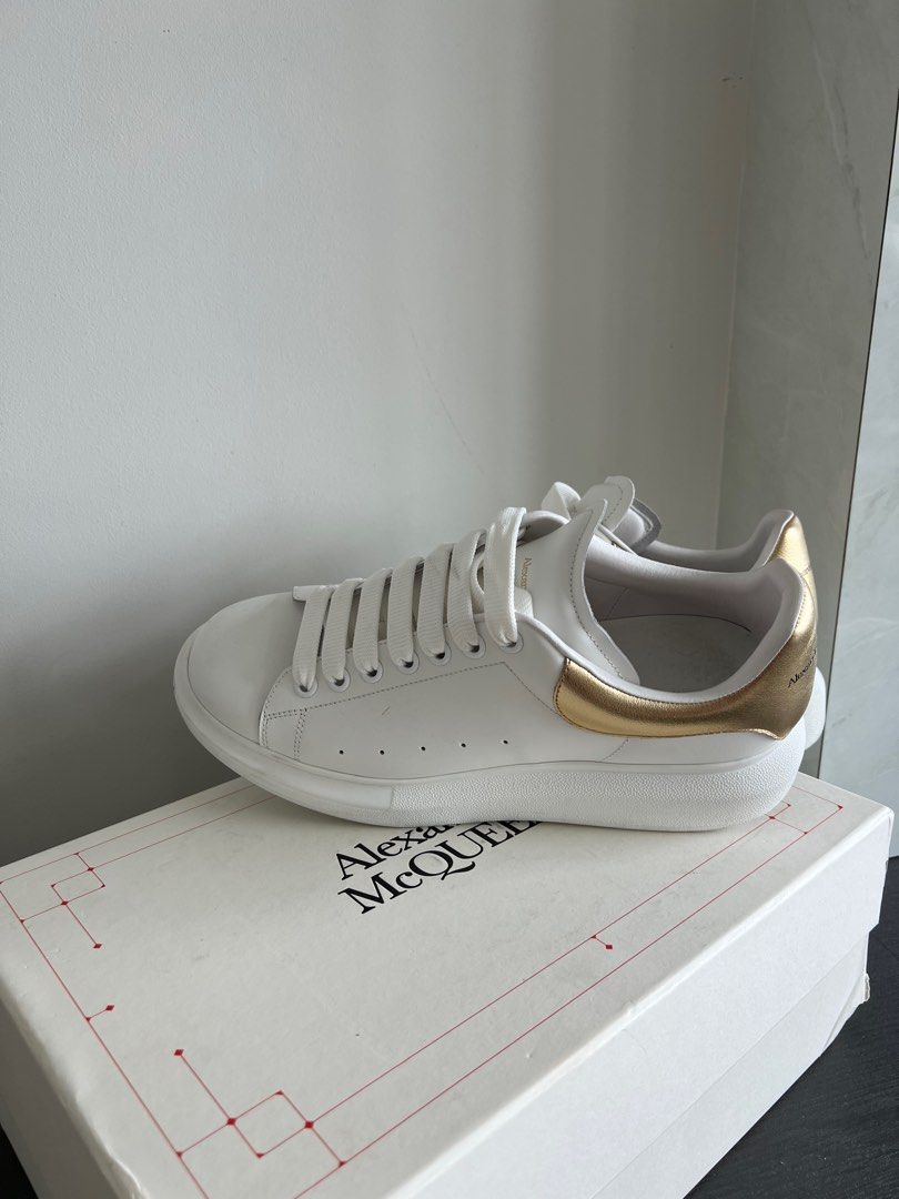 Alexander mcqueen sneakers white clearance gold