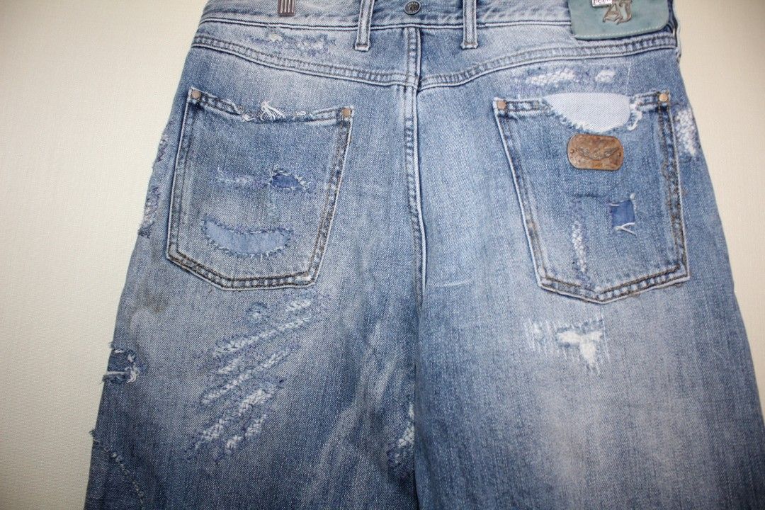 Armani ghost samurai (Category: Jeans) located in Makati City. Submitted by thegoods_mnl (Listing ID 1227026141, Image 3). Description: @thegoods_mnl size 32.