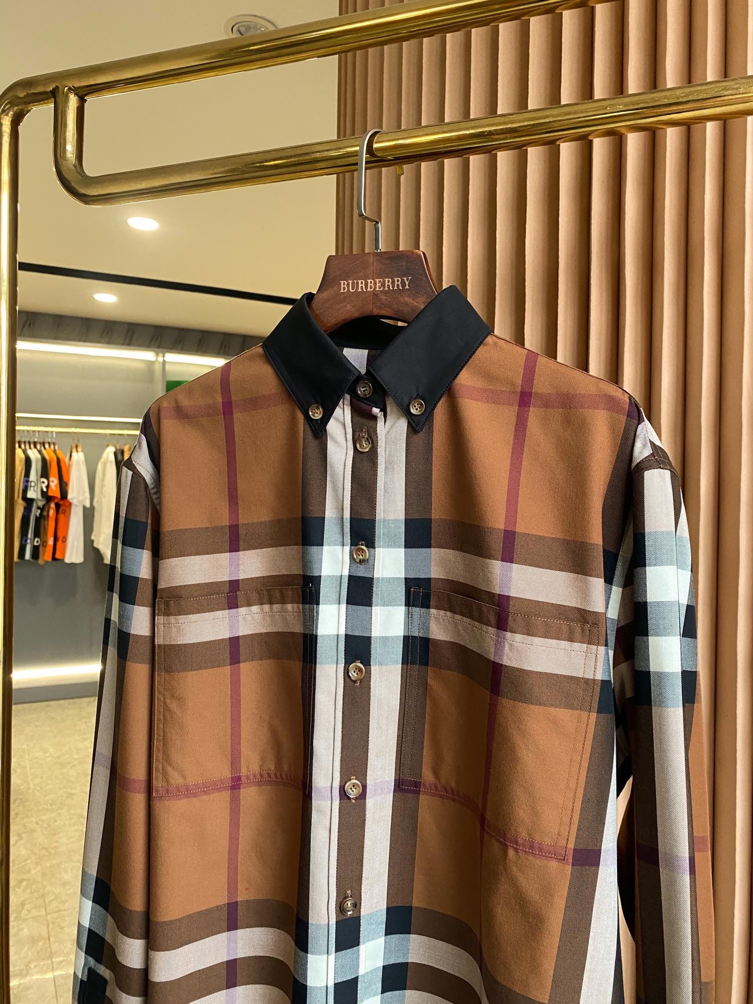 eftermiddag dråbe Emuler Authentic Burberry Large Plaid Shirt with Contrasting Trim, Men's Fashion,  Tops & Sets, Tshirts & Polo Shirts on Carousell