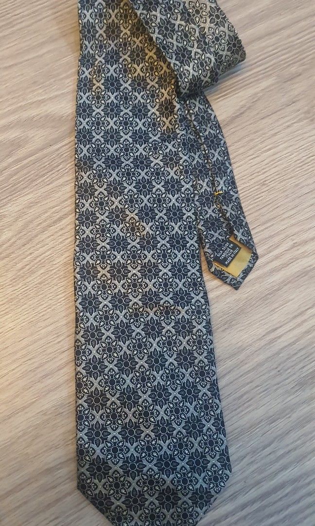 Authentic ysl necktie (Category: Luxury Apparel) located in Cavite. Submitted by ohmie23 (Listing ID 1226922478, Image 2). Description: Authentic ysl necktie.