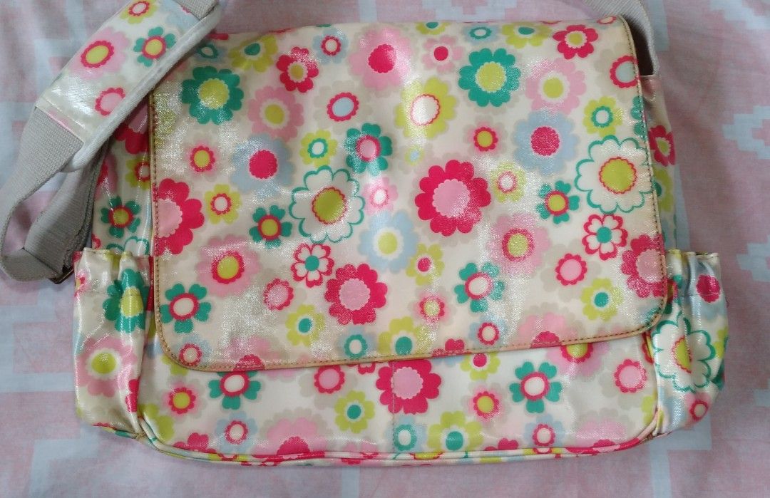 Baby Changing Bag Original Cath Kidston (Category: Diaper Bags & Wetbags) located in Quezon City. Submitted by bagotluma (Listing ID 1226946057, Image 2). Description: Baby Changing Bag Original Cath Kidston Shoulder Bag Bottle Bag Changing Pad *item in good condition *design stain marks inside the bag (see picture) *no return no exchange.