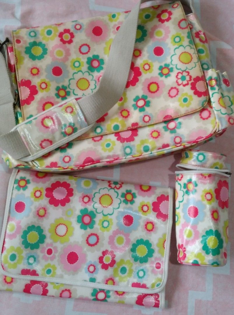 Baby Changing Bag Original Cath Kidston (Category: Diaper Bags & Wetbags) located in Quezon City. Submitted by bagotluma (Listing ID 1226946057, Image 1). Description: Baby Changing Bag Original Cath Kidston Shoulder Bag Bottle Bag Changing Pad *item in good condition *design stain marks inside the bag (see picture) *no return no exchange.