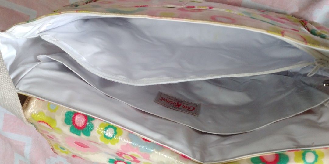 Baby Changing Bag Original Cath Kidston (Category: Diaper Bags & Wetbags) located in Quezon City. Submitted by bagotluma (Listing ID 1226946057, Image 3). Description: Baby Changing Bag Original Cath Kidston Shoulder Bag Bottle Bag Changing Pad *item in good condition *design stain marks inside the bag (see picture) *no return no exchange.