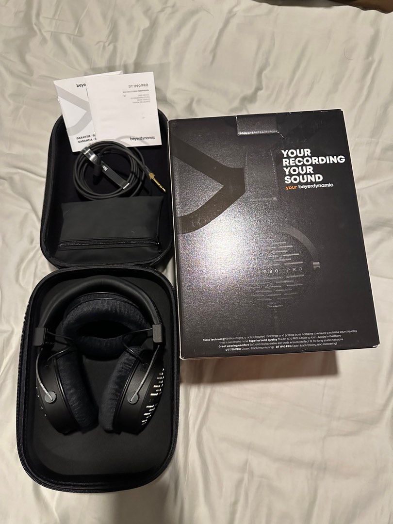 Dt90 headphones top