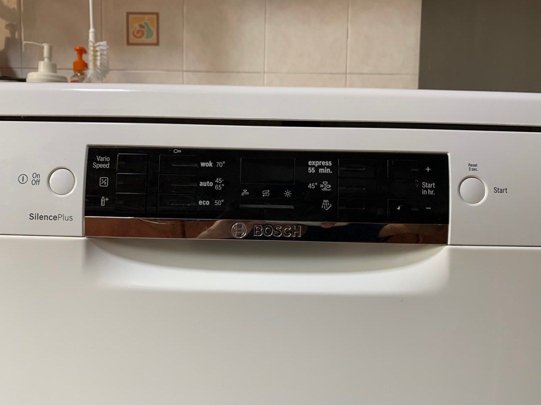 Bosch Series 4 Dishwasher (60cm, Model SMS46GW01P), TV & Home