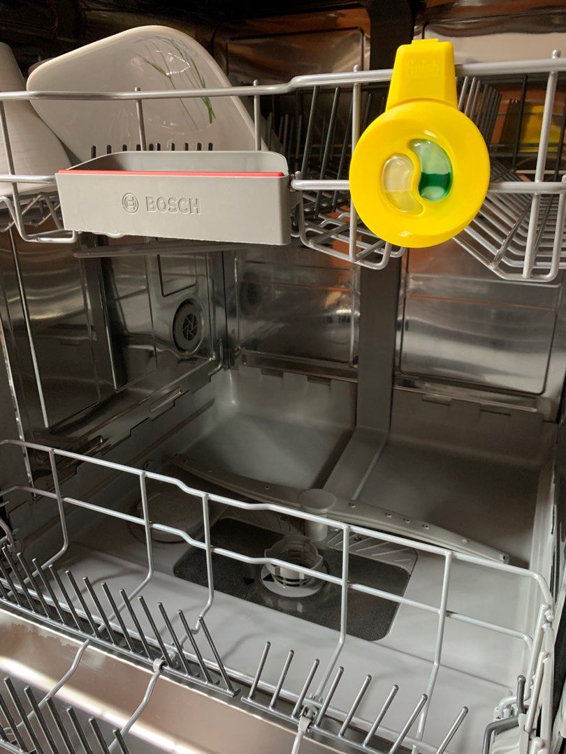 Bosch Series 4 Dishwasher (60cm, Model SMS46GW01P), TV & Home