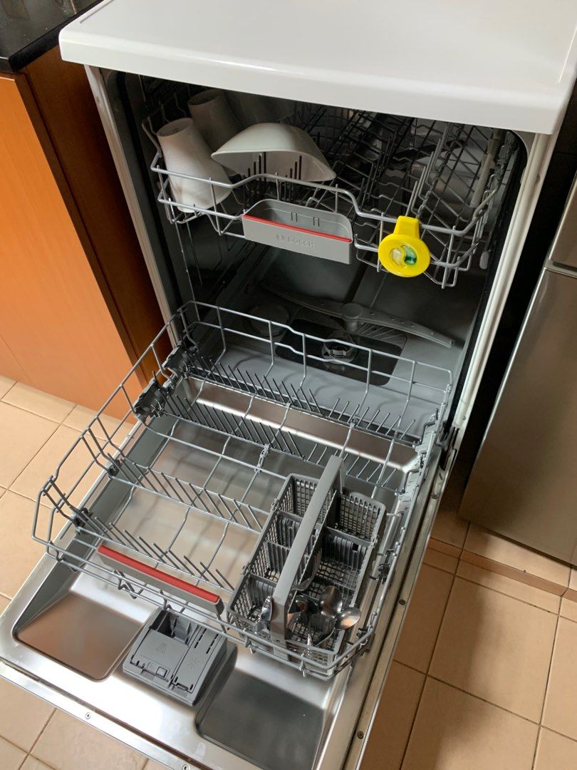 Bosch Series 4 Dishwasher (60cm, Model SMS46GW01P), TV & Home
