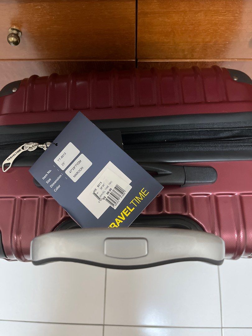 Travel time luggage lock top
