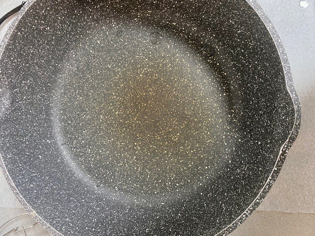 Carote deep fry non stick pan, Furniture & Home Living, Kitchenware