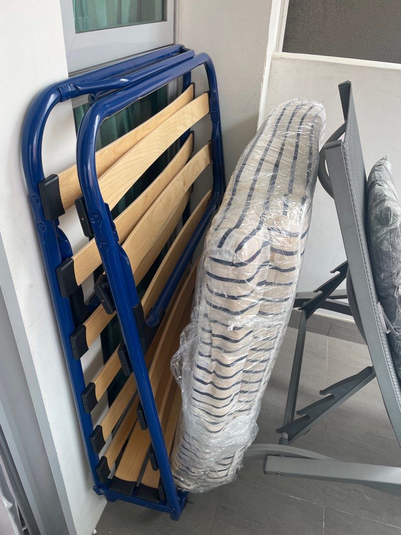 Collapsing bed, Furniture & Home Living, Furniture, Bed Frames