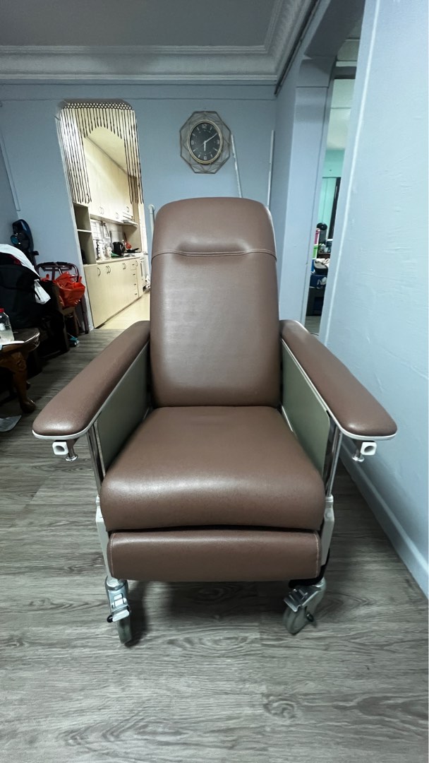 DNR Mobile Geriatric Chair with Drop Down Armrest, Furniture & Home