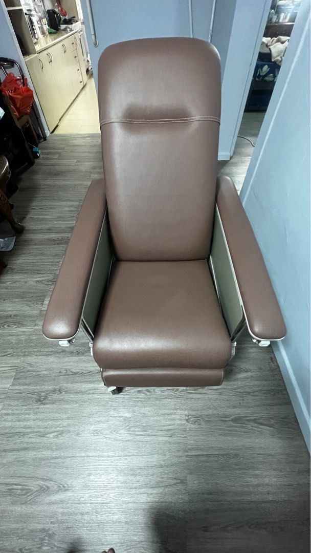 DNR Mobile Geriatric Chair with Drop Down Armrest, Furniture & Home