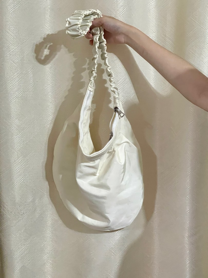 [BUY 1 TAKE 1] Dumpling Body Bag on Carousell