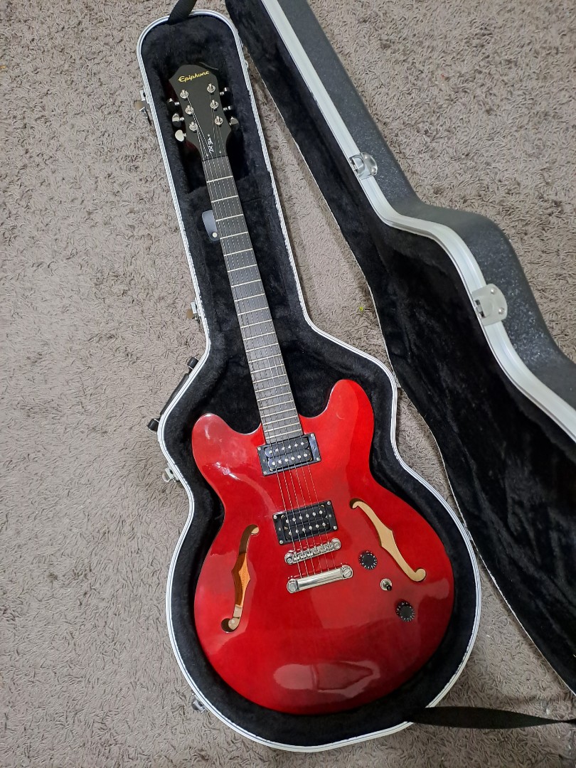 Epiphone Dot Studio with Hardcase, Hobbies & Toys, Music & Media, Musical  Instruments on Carousell