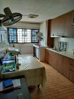 Excellent location.Nice hdb 3NG unit for sale