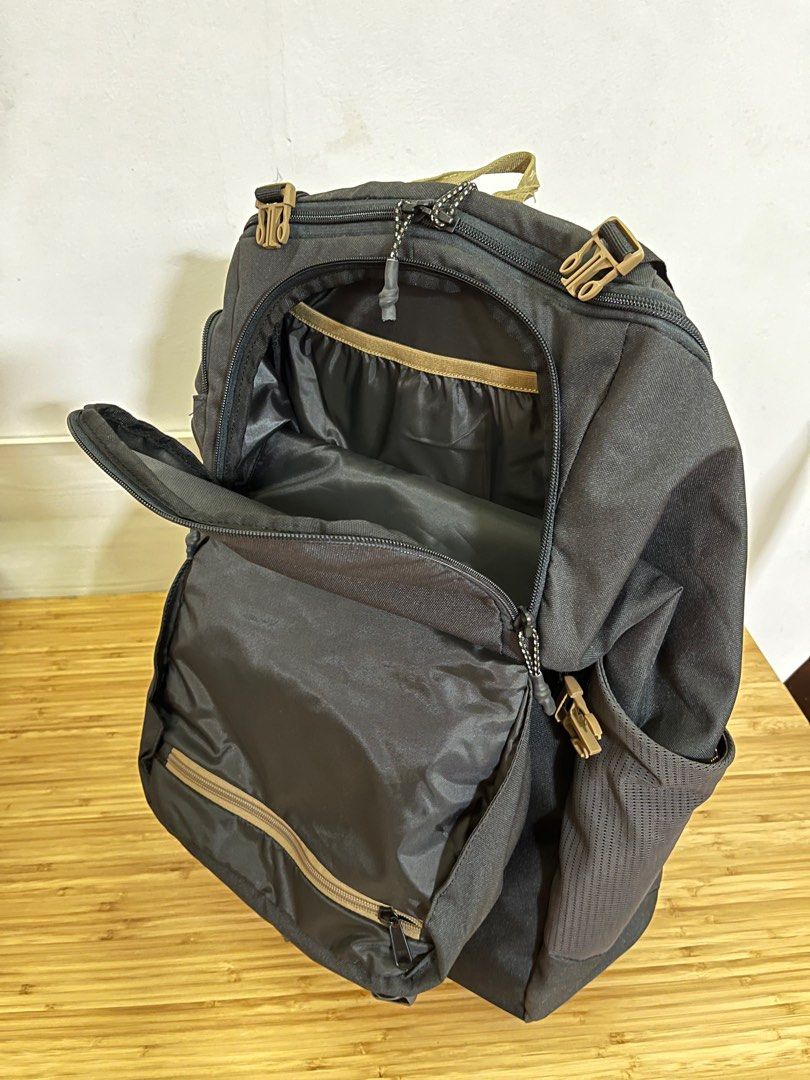 Forclaz Travel 100 40L Trekking Backpack (Black), Men's Fashion, Bags ...