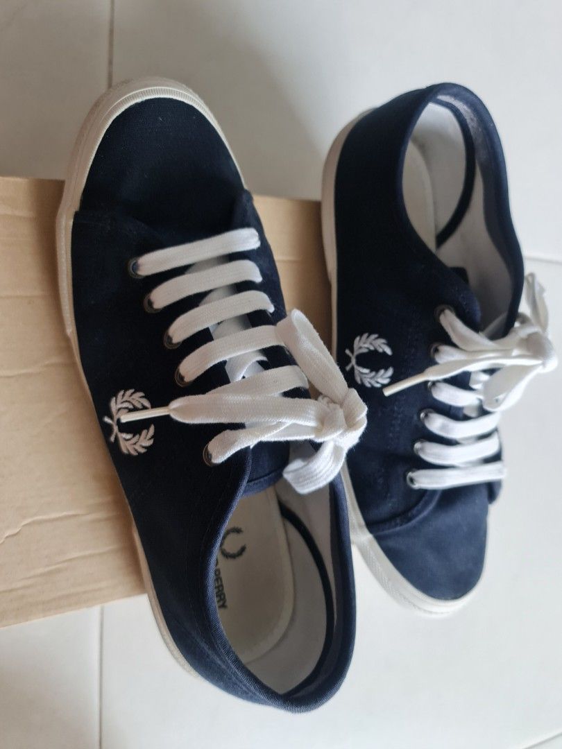 Fred perry hotsell navy shoes