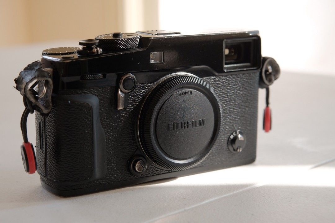 Fujifilm xpro2 mirrorless rangefinder camera, Photography, Cameras on