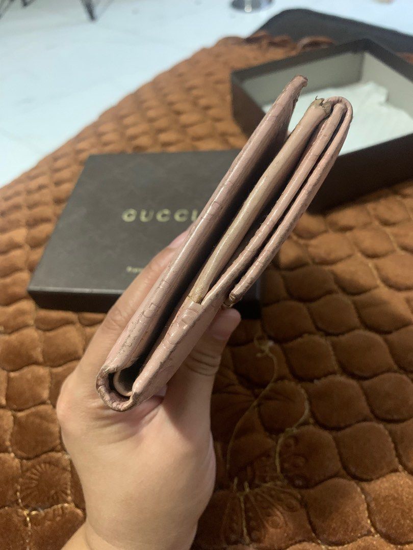 Gucci small wallet ( Mansur Gavriel in leather) (Category: Luxury Bags & Wallets) located in Quezon City. Submitted by maefurio (Listing ID 1226880647, Image 3). Description: ❣️100% authentic money back if proven fake❣️ 👉🏻unused item, binili lang then inistock lang. See signs of storage. Super mura na po .