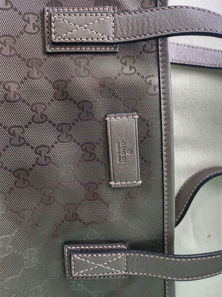 Gucci Tote Bag (Category: Luxury Bags & Wallets) located in Caloocan City. Submitted by krishazach (Listing ID 1227013067, Image 3). Description: Gucci GG Imprime Tote Bag 9.5/10 Authentic Complete with dust bag and card Open for Layaway ₱27k.