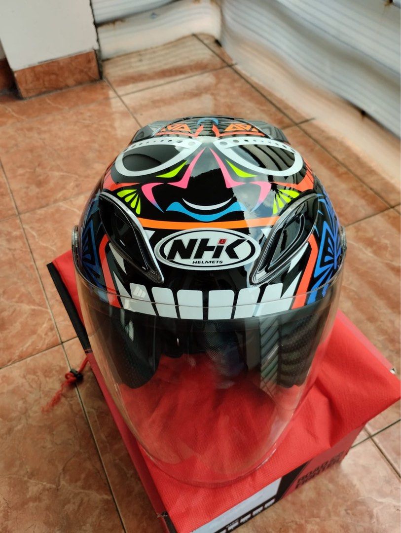 Helm NHK, Motor di Carousell