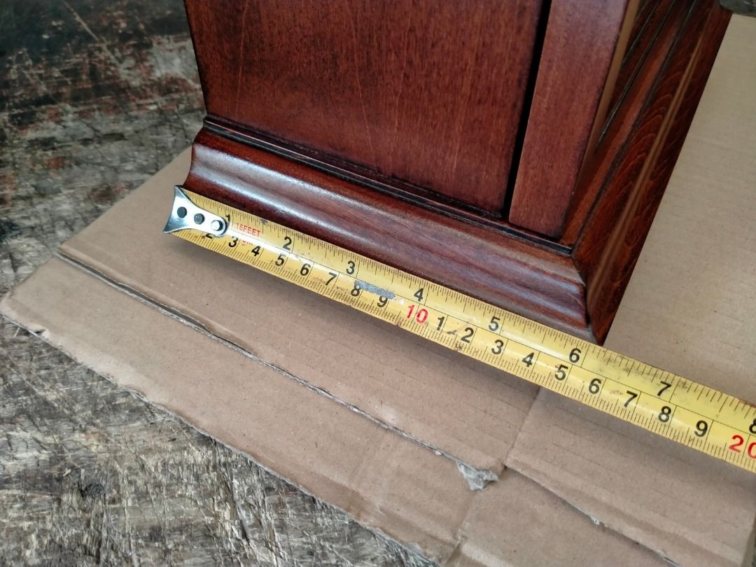 Howard Miller Westminster Chime mantel clock good running condition