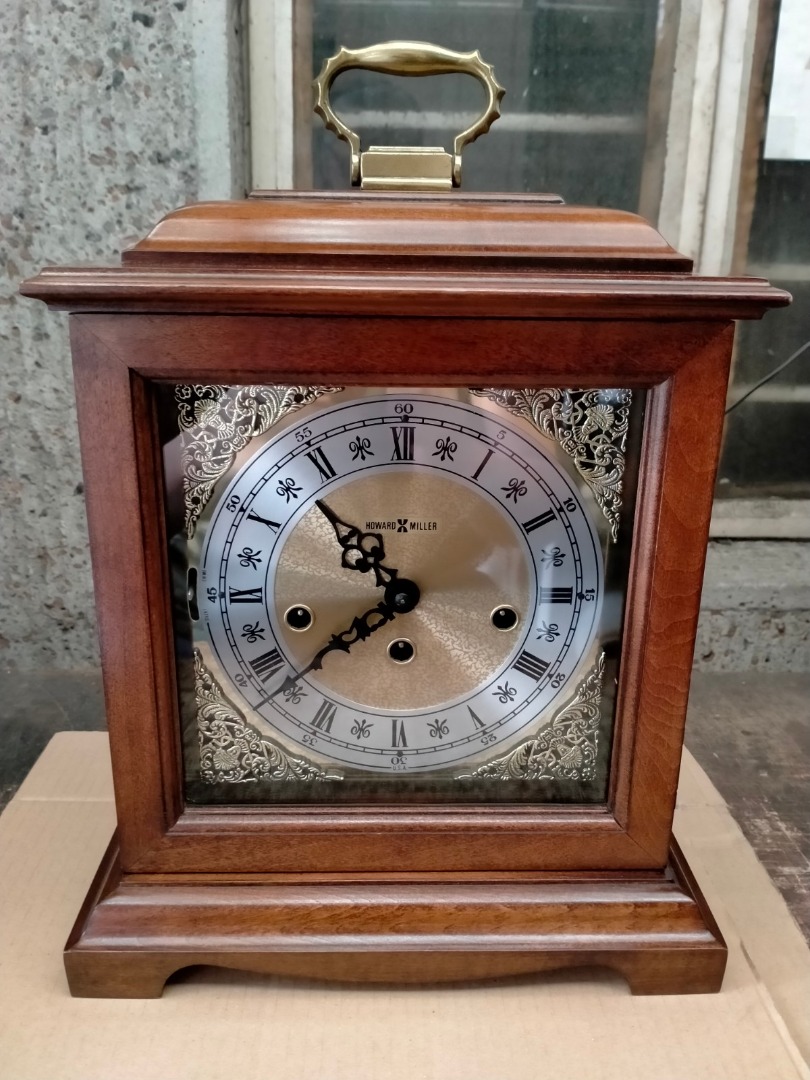 Howard Miller Westminster Chime mantel clock good running condition