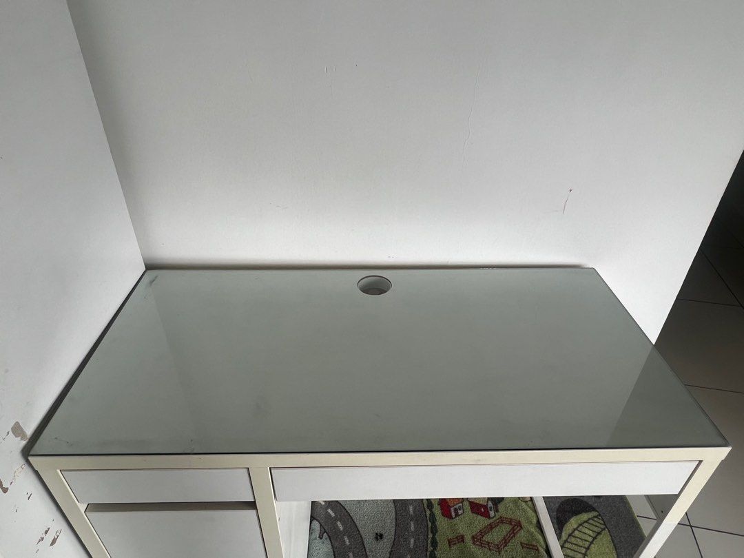 Ikea micke outlet glass top