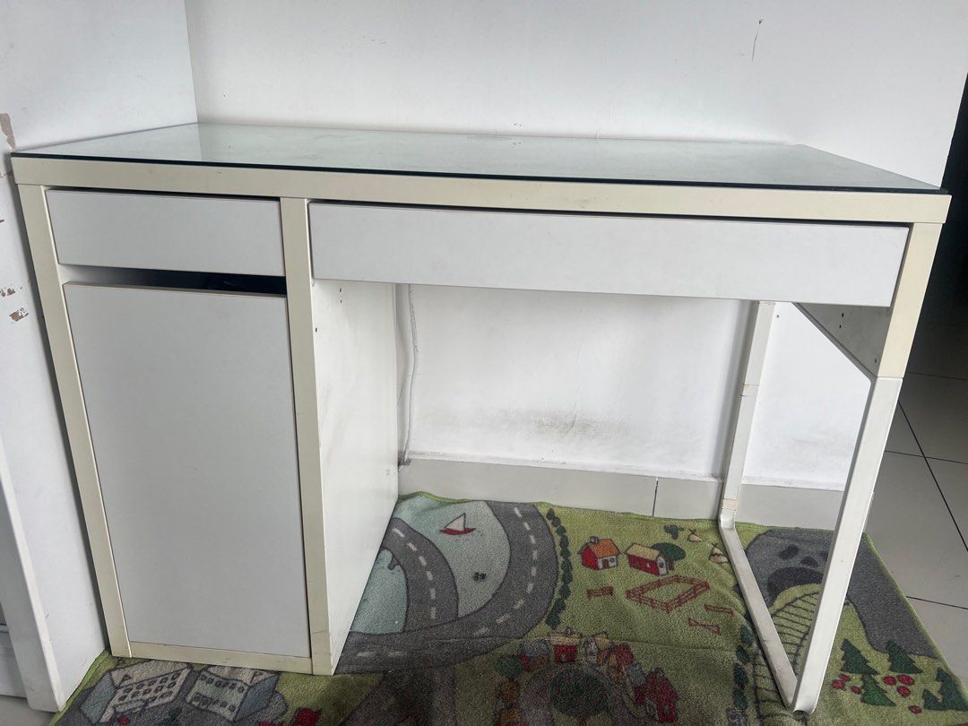 Micke glass top hotsell
