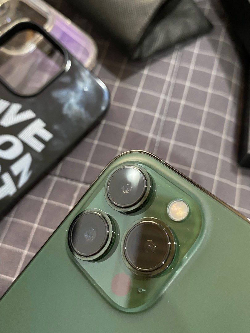 Iphone 13 Pro Max Midnight green, Telepon Seluler & Tablet, iPhone, iPhone 13 Series di Carousell